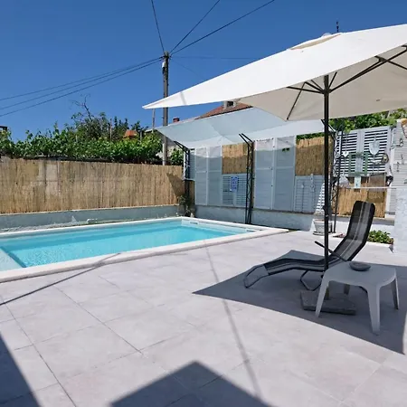 Haus In Mit Privatem Pool By Interhome * Pula