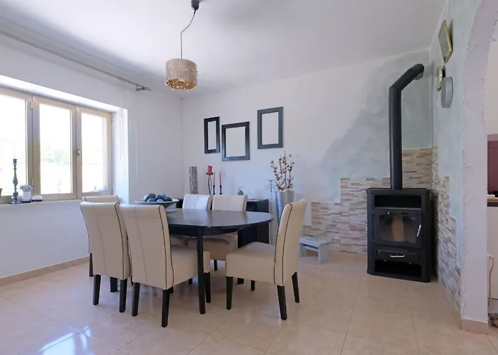 Haus In Mit Privatem Pool By Interhome Ferienhaus Pula