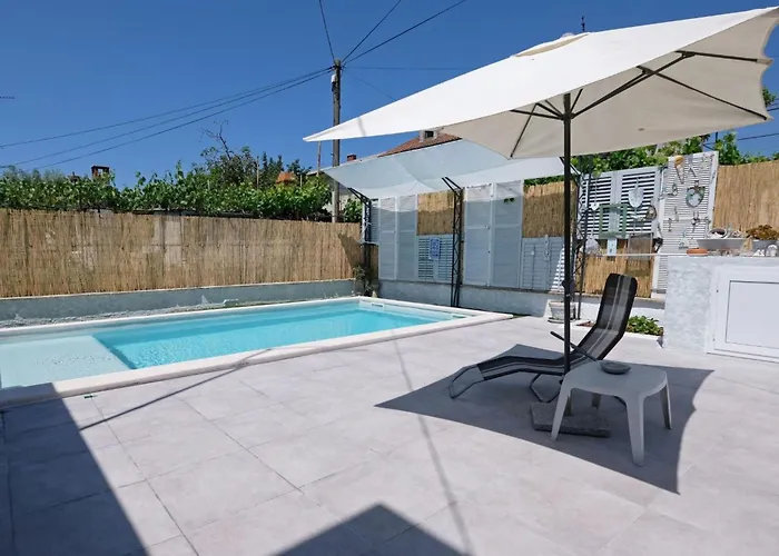 Haus In Mit Privatem Pool By Interhome * Pula